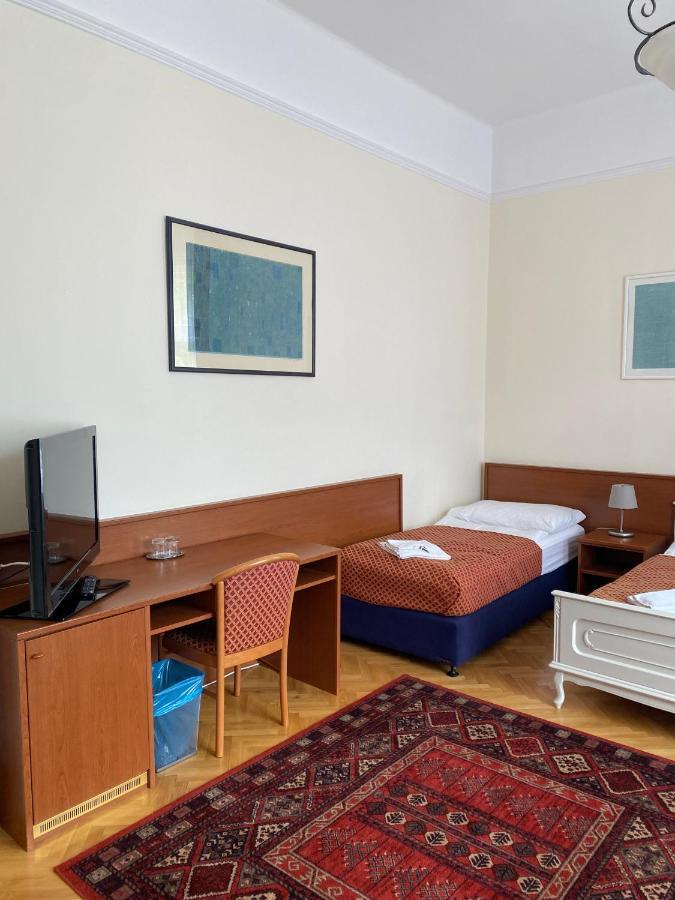 弗尼克斯酒店 Balatonföldvár 外观 照片
