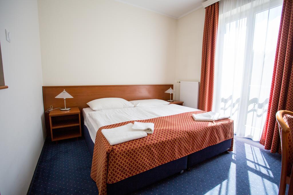 弗尼克斯酒店 Balatonföldvár 外观 照片
