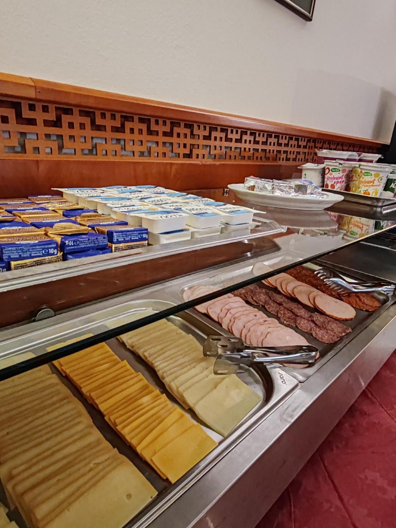 弗尼克斯酒店 Balatonföldvár 外观 照片