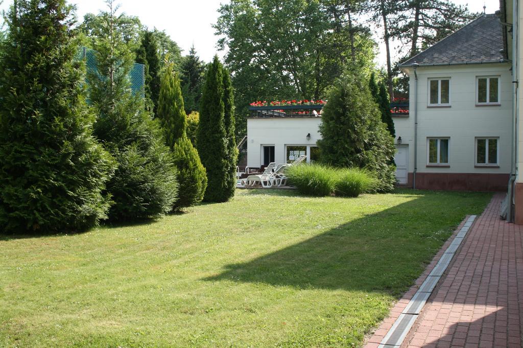 弗尼克斯酒店 Balatonföldvár 外观 照片
